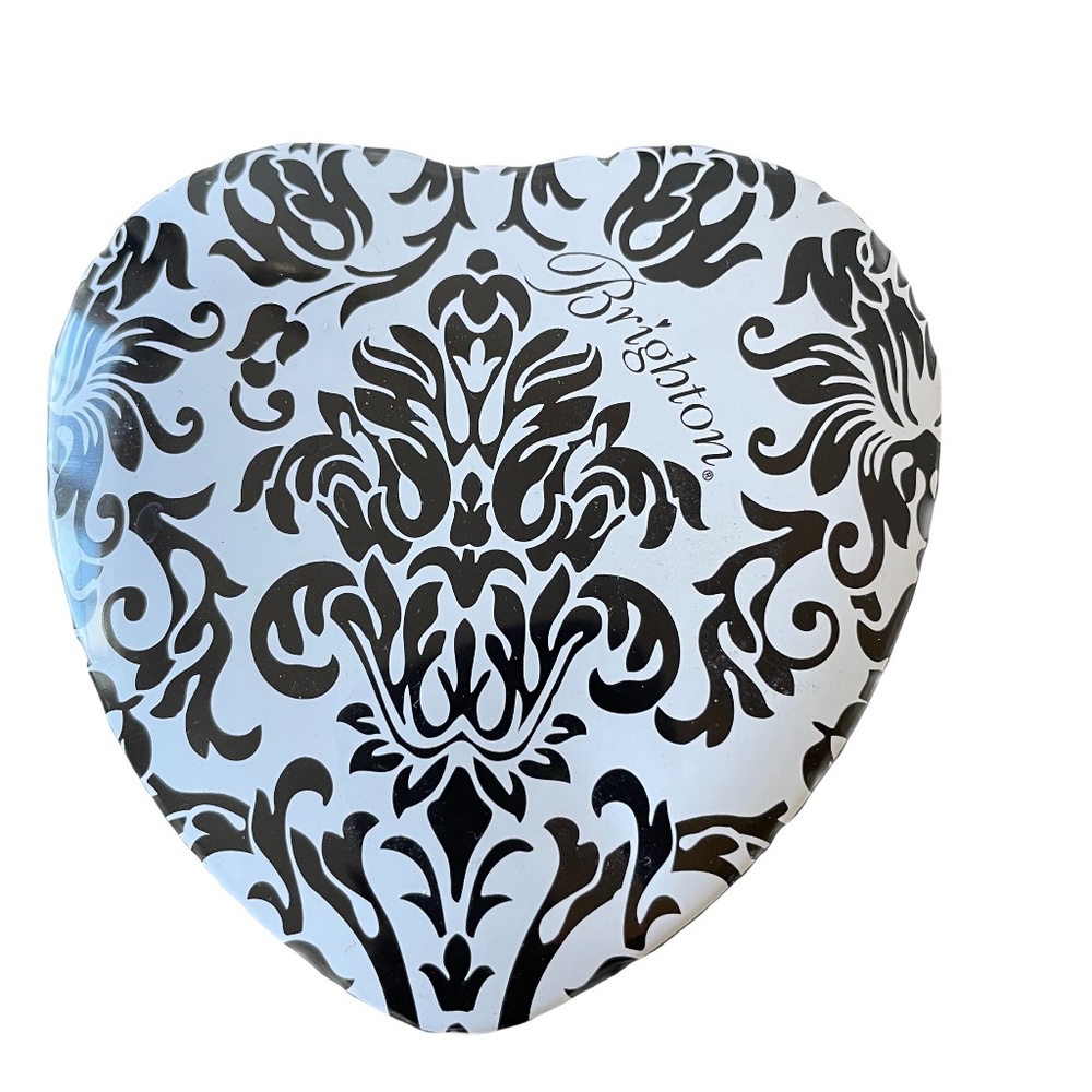 ❤️ BRIGHTON  BLACK & WHITE HEART MEATAL TIN BOX